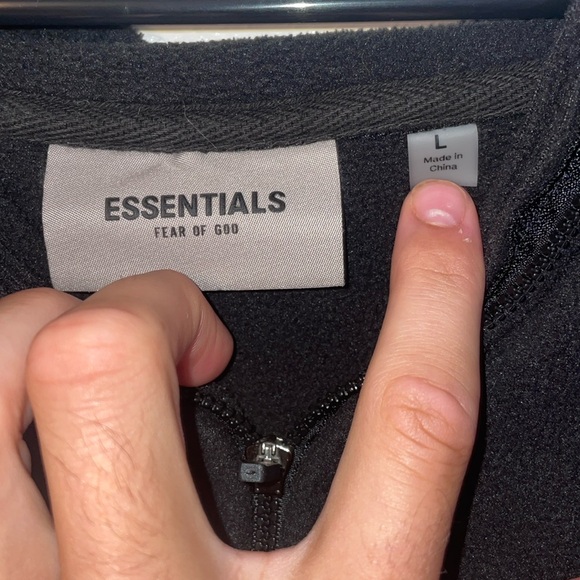 Essentials Quarter Zip Size Large - Picture 2 of 2